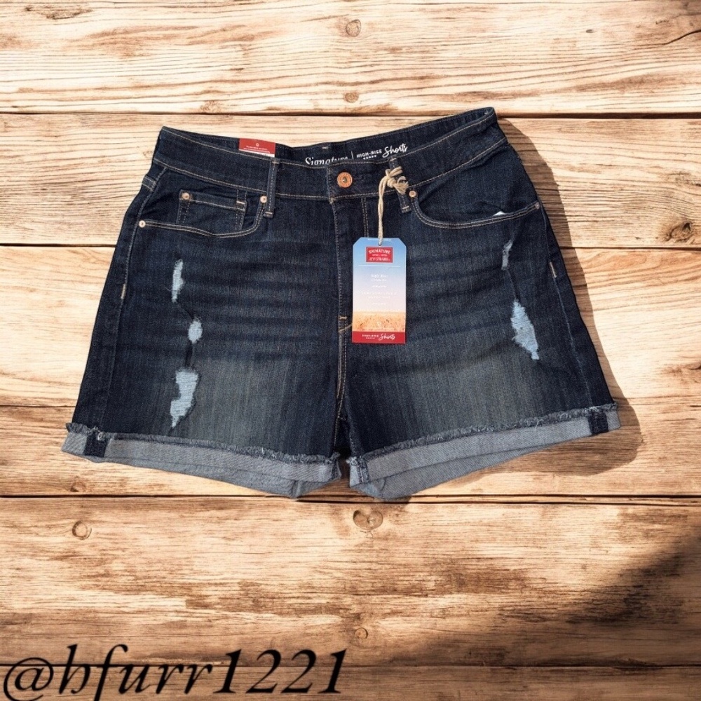 NEW WITH TAGS!  WOMEN'S SIGNATURE BY LEVI HIGH RISE JEAN SHORTS SIZE 12